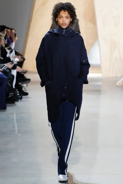 Look 16